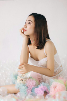 我故意没有穿内裤坐公车让人吊