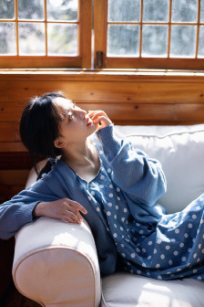 低头看我是怎么c哭你的良